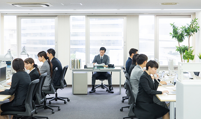 人が集まる場所・自動車・他イメージ